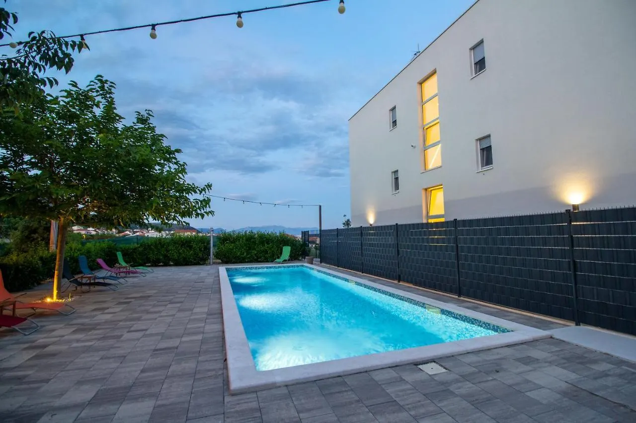 Bulli Croatia Hotel Seget Donji 4*,  Croatia